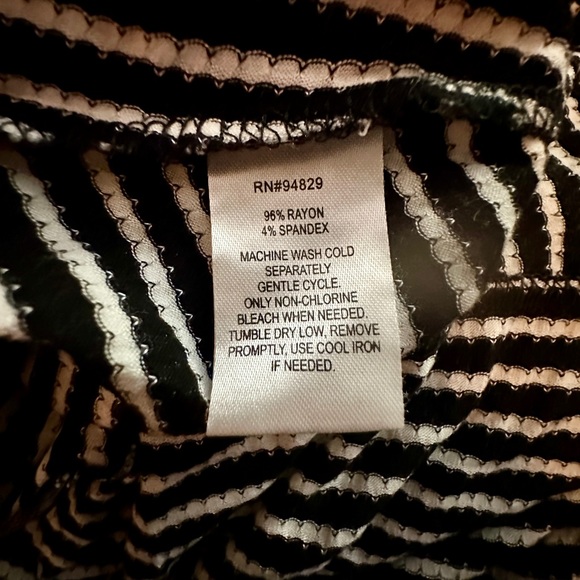 Short sleeve top - Picture 3 of 7